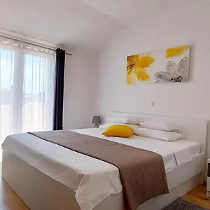 Marijana Apartment Rab Town